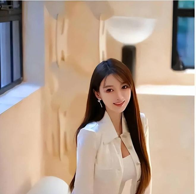 叶珂直播时称自己要节约，为了孩子做打算，被质疑是在暗讽黄晓明
