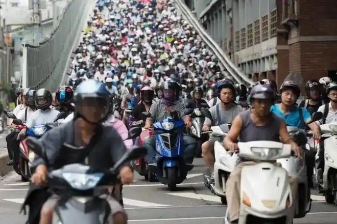 最新全球调查！中国台湾平均月薪1870美金，四小龙里垫底