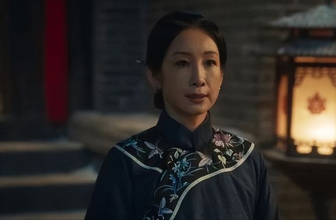 杨幂新剧生万物开播，为营销拉女儿做话题，在众多老戏骨中抢C位