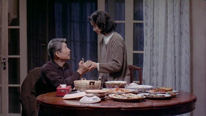 经典回顾｜重看《饮食男女》：一桌菜，能修复一个家吗？