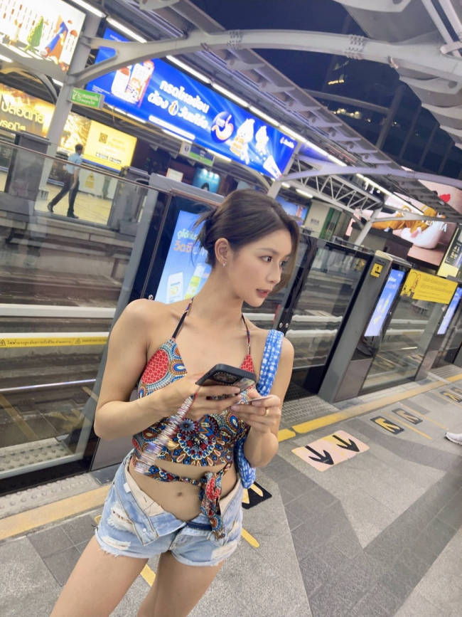 蔡卓宜回应拍性感照不扣裤子质疑：喜欢所以别管我