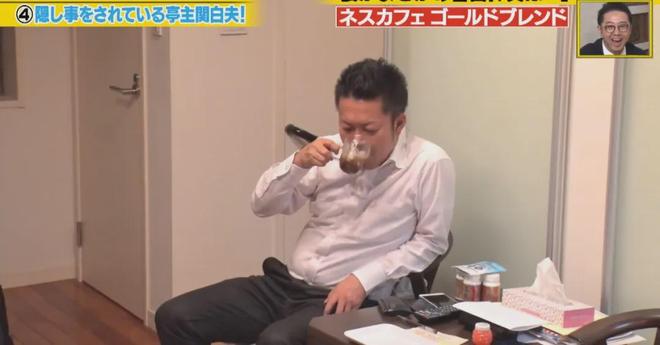 日本大叔对镜头炫耀：不论多晚，老婆都会亲手给我泡咖啡！