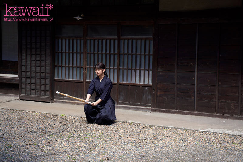 受到爷爷作品启蒙！丰满「剑道少女」从乡下跑来东京&#8230;沈溺拍了